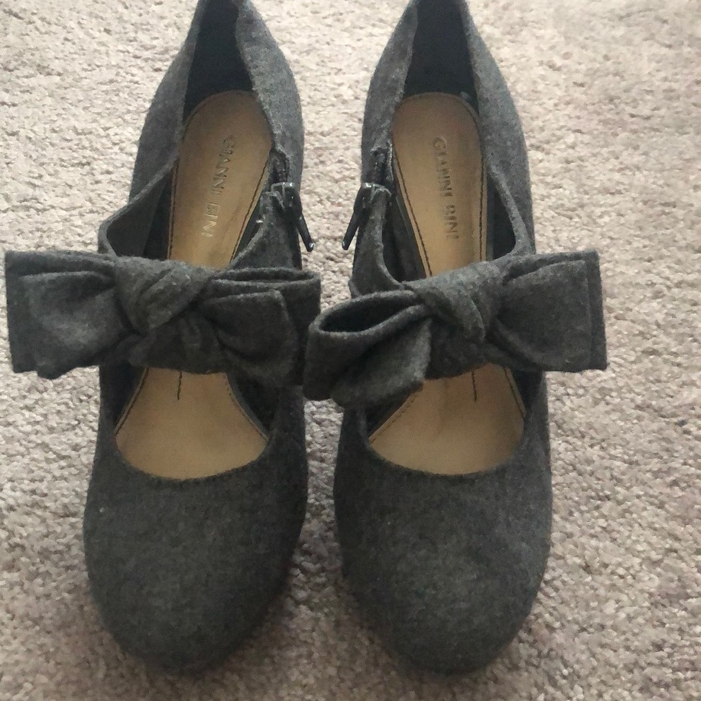 Bow high heel